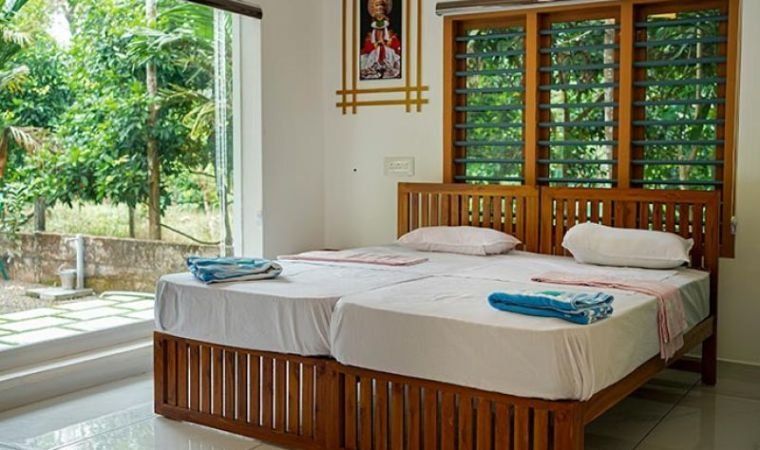 A Jungle Bird Resorts room with twin beds